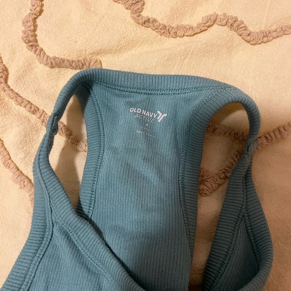 Old Navy Active Cropped Tank - M - Picture 4 of 4